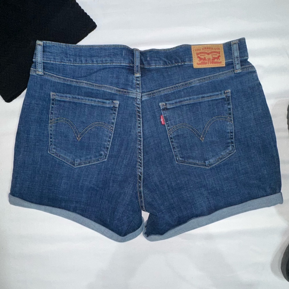 Levi's Blue Jean Shorts Classic Style - Picture 2 of 3